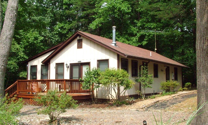 Livingston House | ENJOY Beautiful Lake Anna @ COZY FAMILY RETREAT with Boat Ramp and Marina Slips