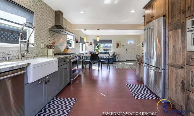 Eastside Santa Cruz House | Enjoy Blue Evo. Newly remodeled, private back yard, new Hot tub, Pet Friendly, walk to the beach