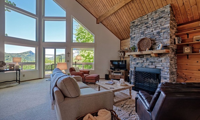 Sapphire House | Enjoy Breathtaking Views in Sapphire - Happy Jack's Cabin