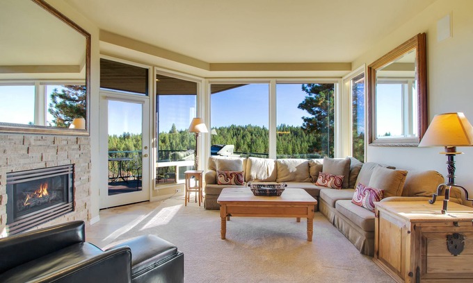 Century West Condo | Enjoy Deschutes River Views from Beautiful 1-Bedroom Mt. Bachelor Village Condo!