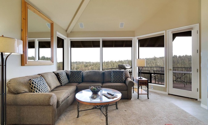 Century West Condo | Enjoy Deschutes River Views from Beautiful 3-Bedroom Mt. Bachelor Village Condo