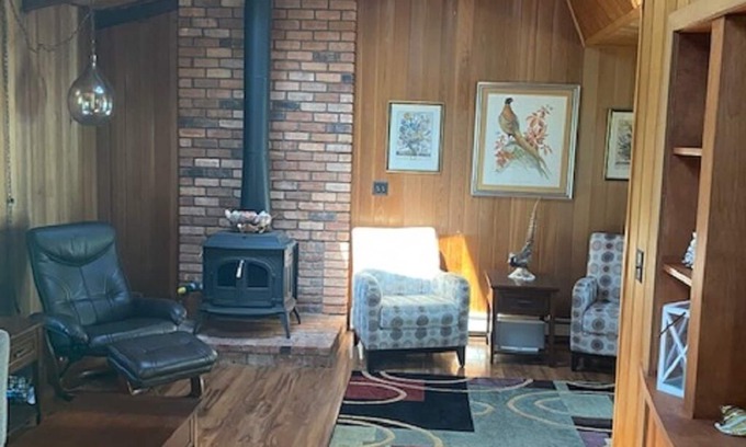 Montauk House | Enjoy Ditch Plains in Montauk! Neat And Clean. Private backyard