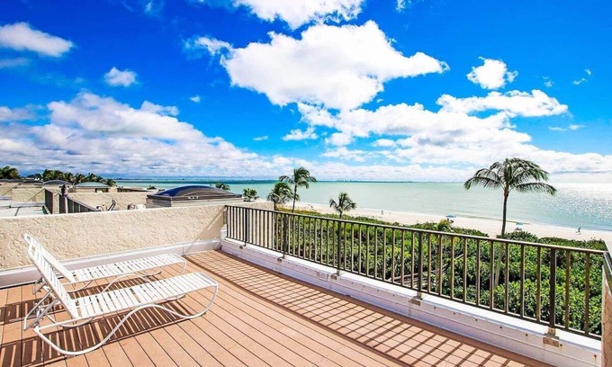 Sanibel Condo | Enjoy Endless Views - Beachfront 2/2 Condo On Sanibel Island - Compass Point #163