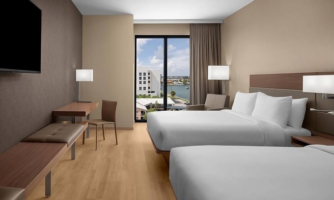 Clearwater Beach Hotel | Enjoy Fantastic Ocean View from Rooftop Pool! 2 Amazing Rooms, Close to Beach