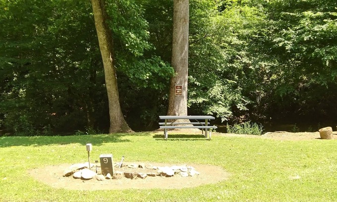Murphy House | Enjoy full hookups at our pristine Creekside for RVs, small campers, tents.