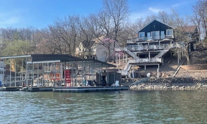 Gravois Mills House | Enjoy Lakeside Luxury At It's Finest