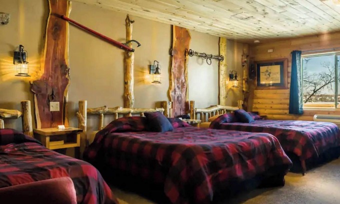 Rice Lake Cabin | Enjoy lakeside relaxation in Room 17 - Lumbermen's Bunkhouse - Curriers