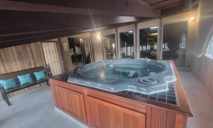 Sunrise Manor House | Enjoy Las Vegas Views-6BR/Poolnn