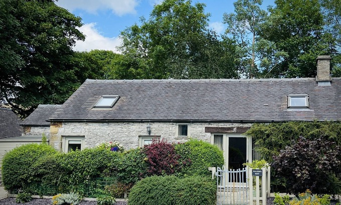 Crowdecote Cottage | Enjoy life in the slow lane at Walker's Rest Cottage