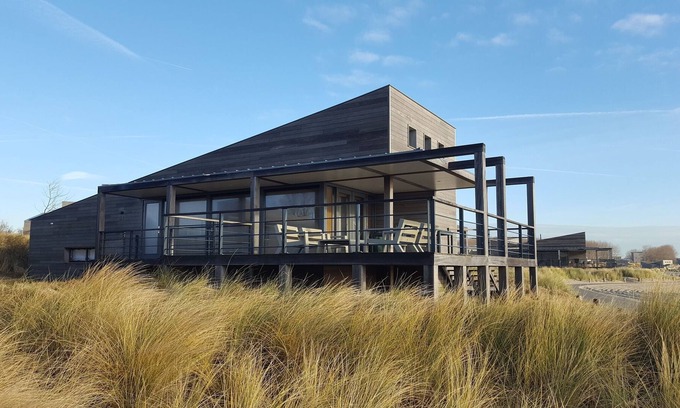 Ouddorp Cabin | Enjoy luxury, peace and space in a modern and attractive beach villa near the Grevelingenmeer.