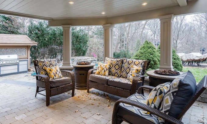 North York Apartment | Enjoy Luxury Suite in Quiet Ravine Retreat. Enjoy yourself Book or request dates