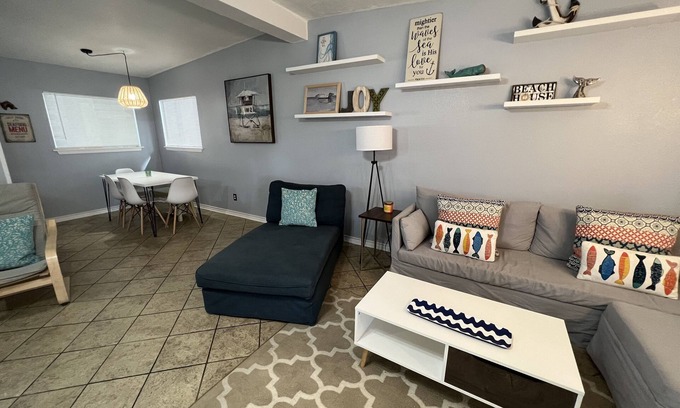 Aransas Pass House | Enjoy Mid-Century Modern at West Coast Whitney