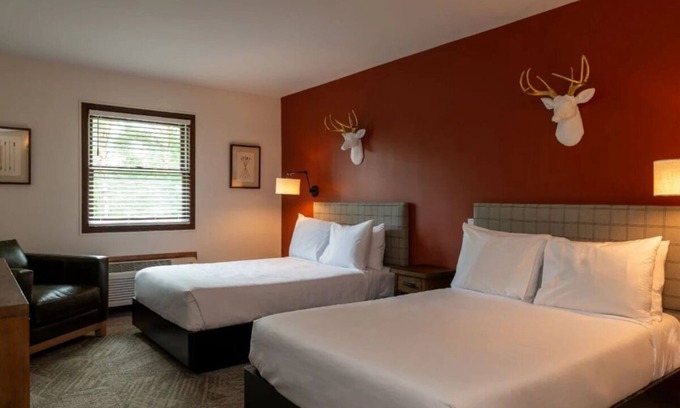 Schroon Lake Hotel | Enjoy Natural Beauty Right Off Schroon Lake | 3 Cozy Units
