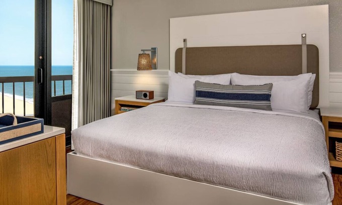 Ocean City Hotel | Enjoy Relaxing Sunset on this Ocean View Suite | Steps from the Beach