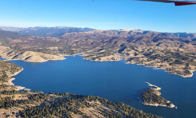 Helena Condo | Enjoy Stunning Lake & Mountain Views. Swedish, Beachy 2 bdrms/1 bath w/Hot Tub