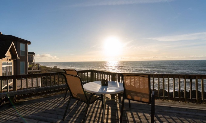 Depoe Bay House | Enjoy sweeping views from this oceanfront pet friendly home in Depoe Bay!