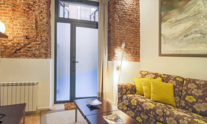 Malasana Apartment | Enjoy the center of Madrid! Sharing Co. 2 Bedroom Apartment