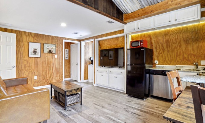 Shenandoah House | Enjoy the country views in the midst of the city!