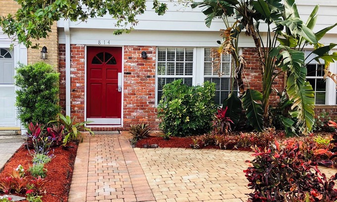 Central Beach House | Enjoy the ocean breeze at this beach retreat!