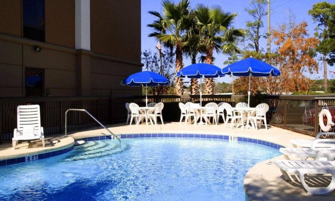 Niceville House | Enjoy the outdoors by the Rocky Bayou