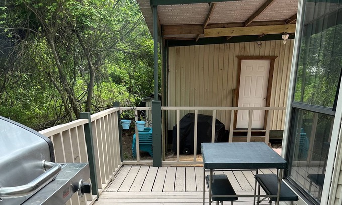 Hemphill House | Enjoy the peace and serenity in the woods near wonderful Toledo Bend Reservoir