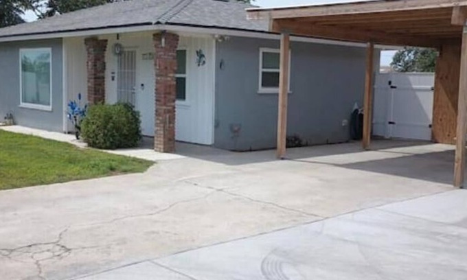 Fresno House | Enjoy the sounds of the county in a cozy home.