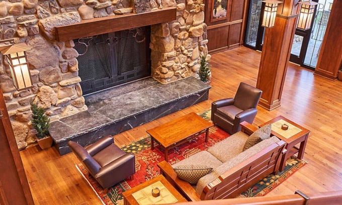 Ridgedale Apartment | Enjoy the views of Table Rock Lake in this 2BD resort condo