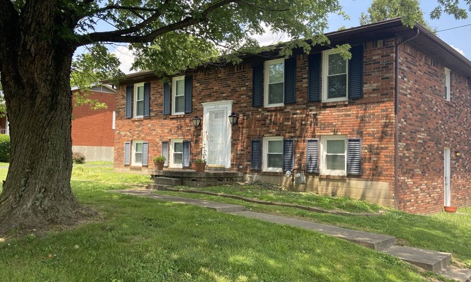Elizabethtown House | Enjoy this 4 bedroom 3 bath house sleeps 7. Close to Elizabethtown Sports Park