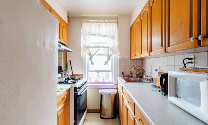 Sheepshead Bay Apartment | Enjoy this Brooklyn room made for royalty, decorated like The Back Room club