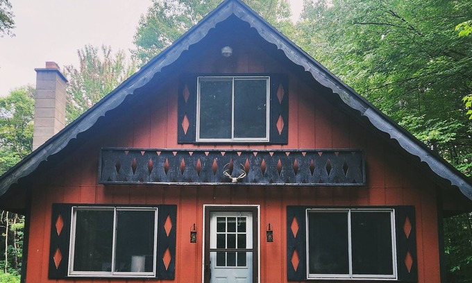 Kalkaska Cabin | Enjoy this cozy cabin nestled on 20 peaceful acres in Kalkaska Michigan.