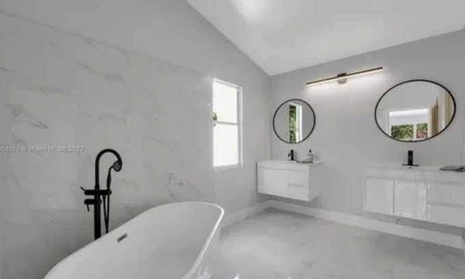 Coral Springs House | Enjoy this luxury 3bedroom 2 1/2 bathroom