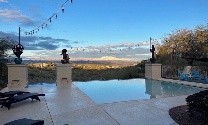 Fountain Hills House | Enjoy this sprawling home in the picturesque “Dark Sky City” of Fountain Hills.