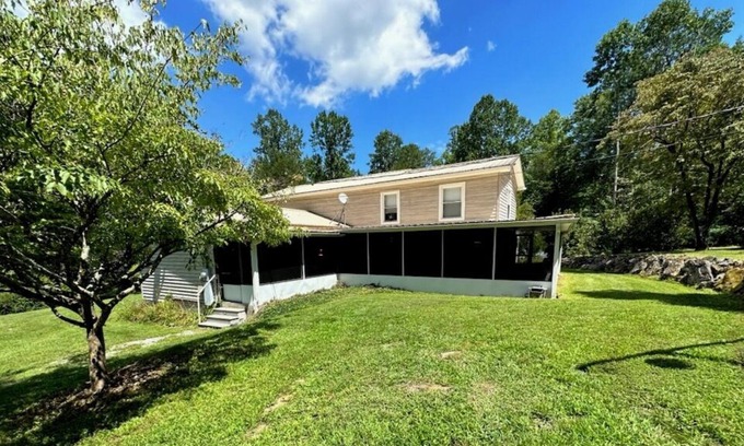 Otto House | Enjoy Winona's Retreat so you can escape from it all in the mountains.
