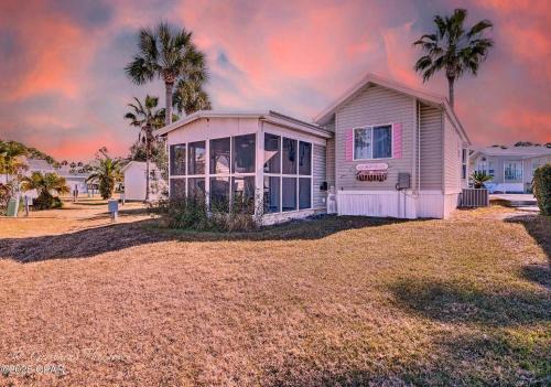 Upper Grand Lagoon House | Enjoy your quiet vacation at Butler's Beach Retreat!