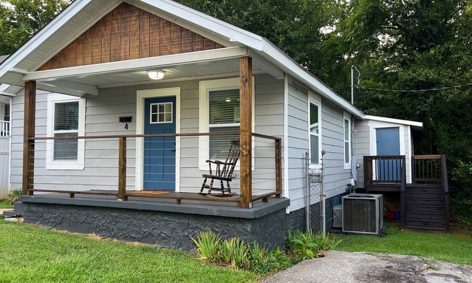 Greenville House | Enjoy your stay in the West End of Greenville in our Mill Village House