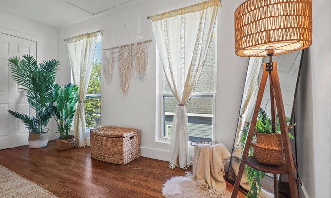 Kessler House | Enjoyable 3-bedroom house with AC in vibrant Dallas