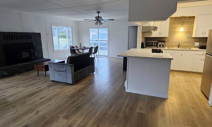 Long Beach House | Enjoyable 3-bedroom house with access to the beach