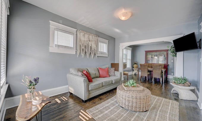 Riverwest House | Enjoyable Bohemian Home Near Downtown by Lake Michigan