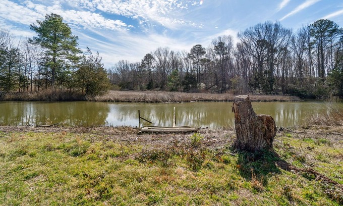 Hampton House | Enormous 6 BR Family Style Home By Waterside