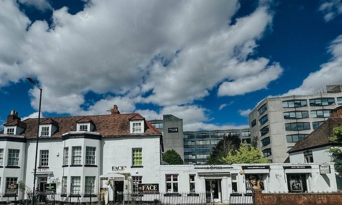 Solihull Apartment | Ensuite Flat in Solihull Town