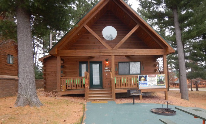 Warrens Cabin | Entertainment Cabin: Great for Gaming, Sporting Events