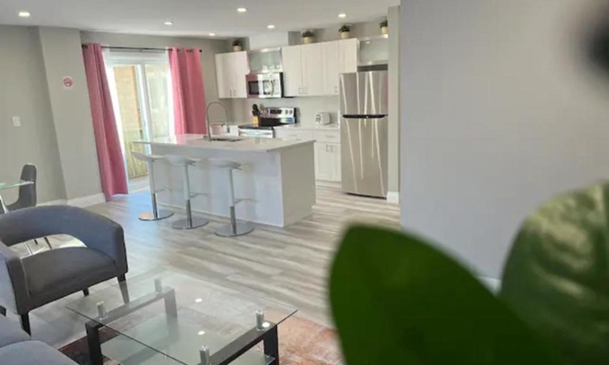 Fairfield Apartment | ENTIRE 2 BEDROOM APARTMENT DOWNTOWN - u2