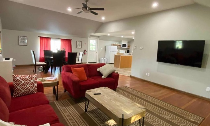 Waterloo Apartment | ENTIRE 2-BEDROOM TOWNHOUSE ON a RUSTIC FARM - C