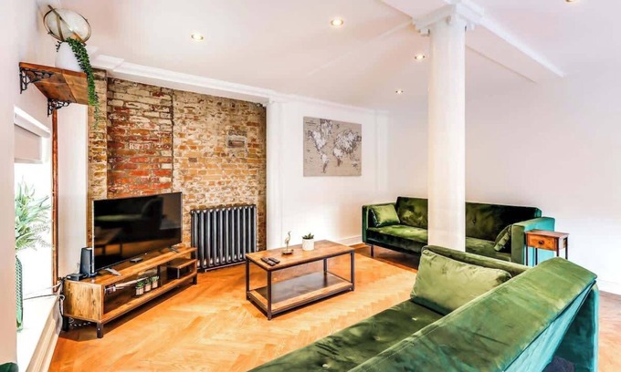 Ware House | Entire 3 Bed House - Contractors, Families & More