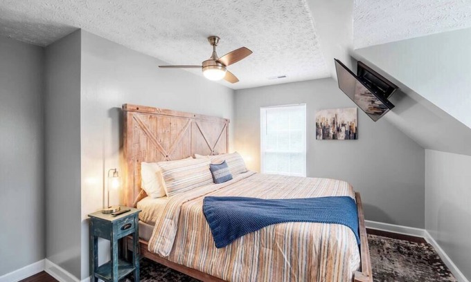 Oakley House | Entire 4 bedroom house, indoor hot tub, fire pit