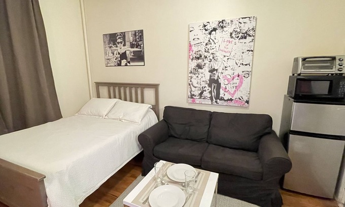 Hamilton Heights House | Entire Apart. Cozy Studio in a Private Townhouse