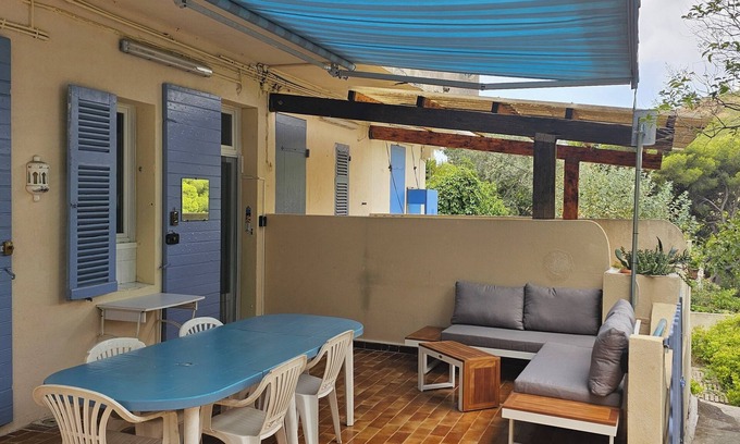 Ensues-la-Redonne Apartment | Entire apartment 200 meters from the seaside Au BleuRivage
