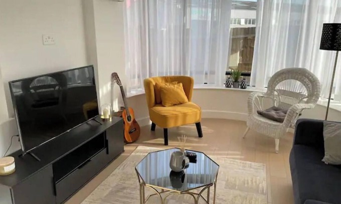 Syon Apartment | Entire Apartment in Brentford, west London.