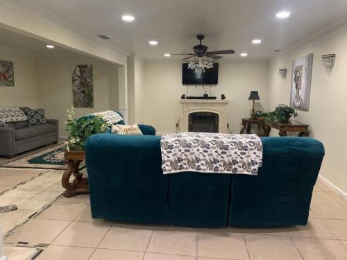 Lithonia House | Entire Apartment Suite family singles Couples Nurses dinners business meetings