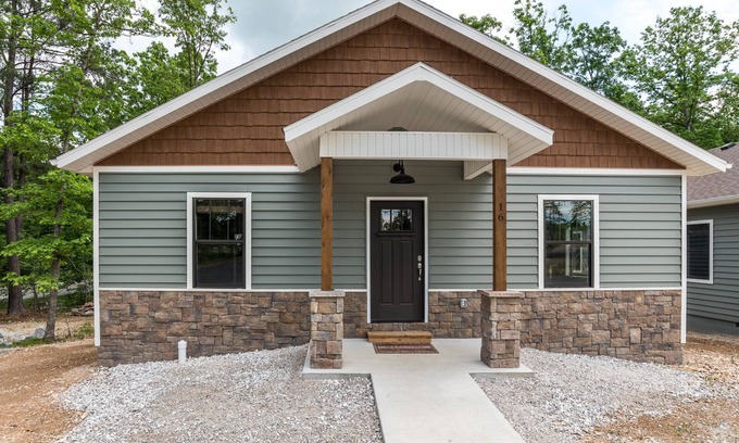 Bella Vista House | Entire Back 40 Bungalow 2bd 2ba Sleeps 6